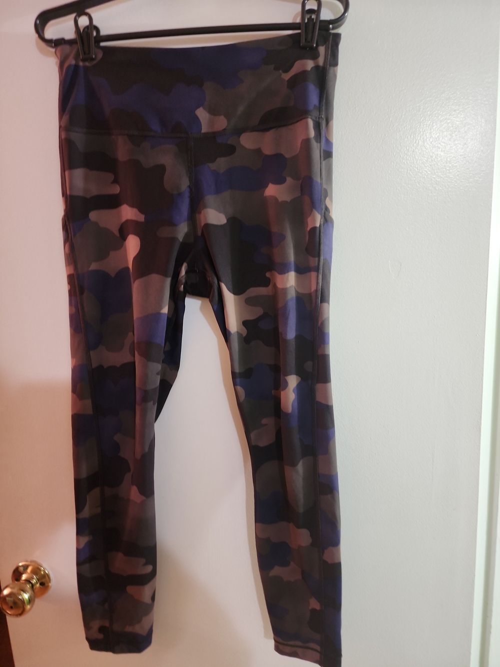 Athleta Ultimate Stash Printed 7/8 Green Multicolored Camo Print Leggings